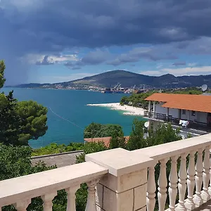 apartments-marina-trogir-21223.hotels-in-trogir.com/