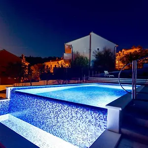 https://villa-amica-trogir.splithotels.org